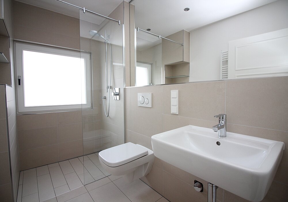 Schicke 2 ZKB mit Loggia, top modernisiert! - Photo 1